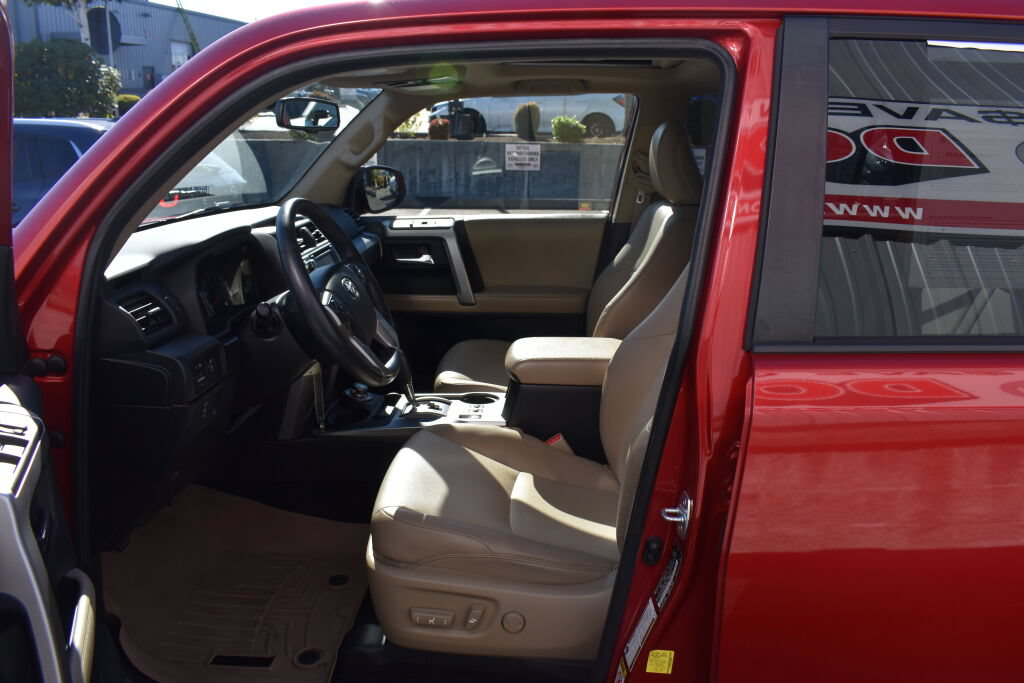 Certified 2018 Toyota 4Runner SR5 Premium AWD/4WD image 18