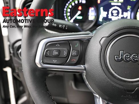 Used 2025 Jeep Wrangler Unlimited Sahara AWD/4WD image 15