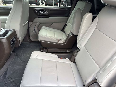 Used 2022 Chevrolet Tahoe LT w/ Luxury Package AWD/4WD image 30