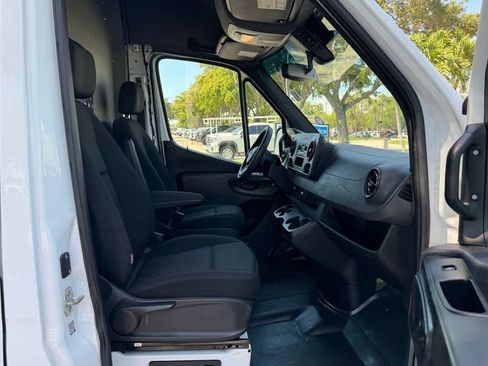 Used 2022 Mercedes-Benz Sprinter 2500 image 22
