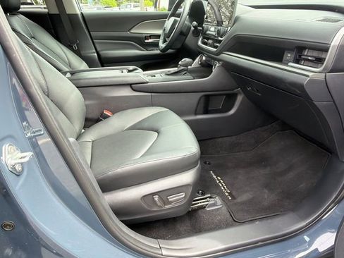 Used 2024 Toyota Grand Highlander XLE image 13