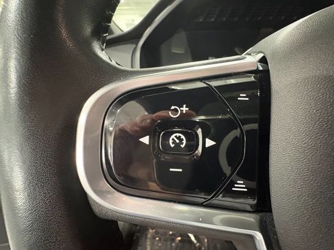 Used 2017 Volvo XC90 T6 Momentum w/ Vision Package AWD/4WD image 13