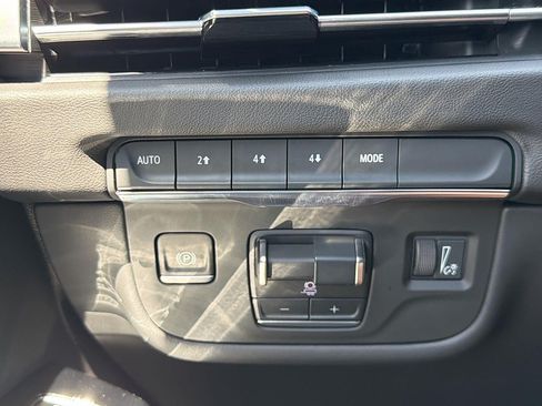 Used 2025 Cadillac Escalade ESV Sport AWD/4WD image 18