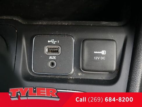 Used 2021 Jeep Cherokee Trailhawk AWD/4WD image 32