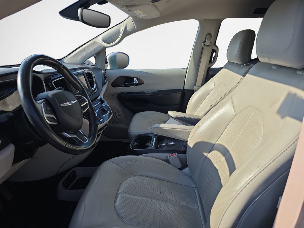 Used 2019 Chrysler Pacifica Touring-L FWD image 12