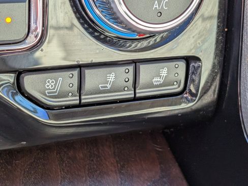 Used 2023 GMC Yukon XL Denali w/ Denali Reserve Package image 31