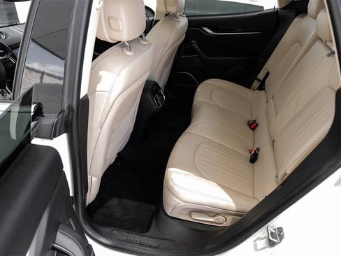 Used 2019 Maserati Levante Base image 43