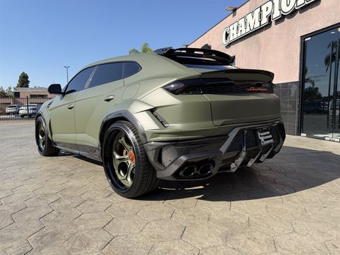 Used 2025 Lamborghini Urus SE AWD/4WD image 12