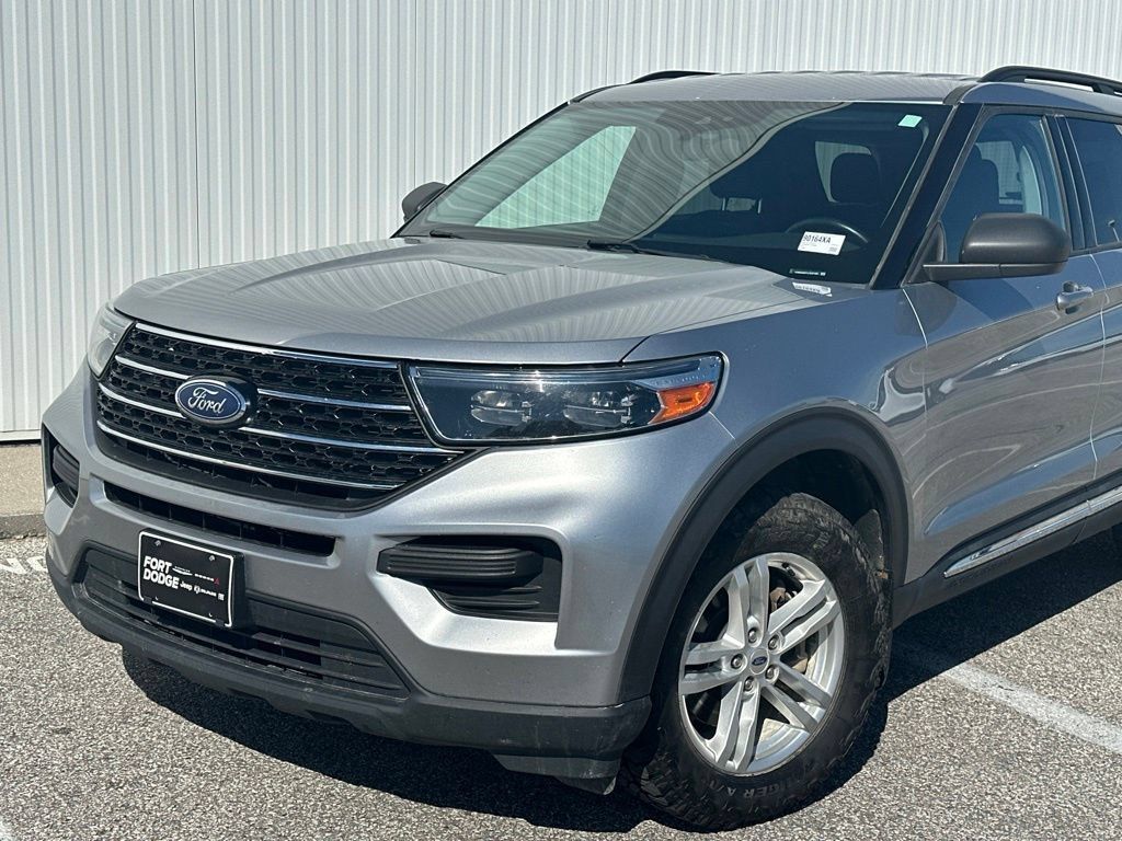 Used 2020 Ford Explorer XLT w/ Comfort Package AWD/4WD image 2