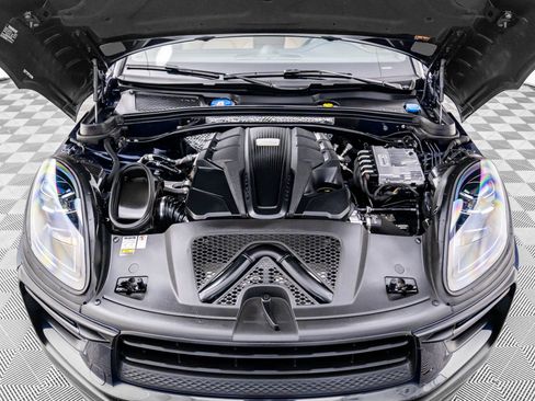 Certified 2022 Porsche Macan S image 31