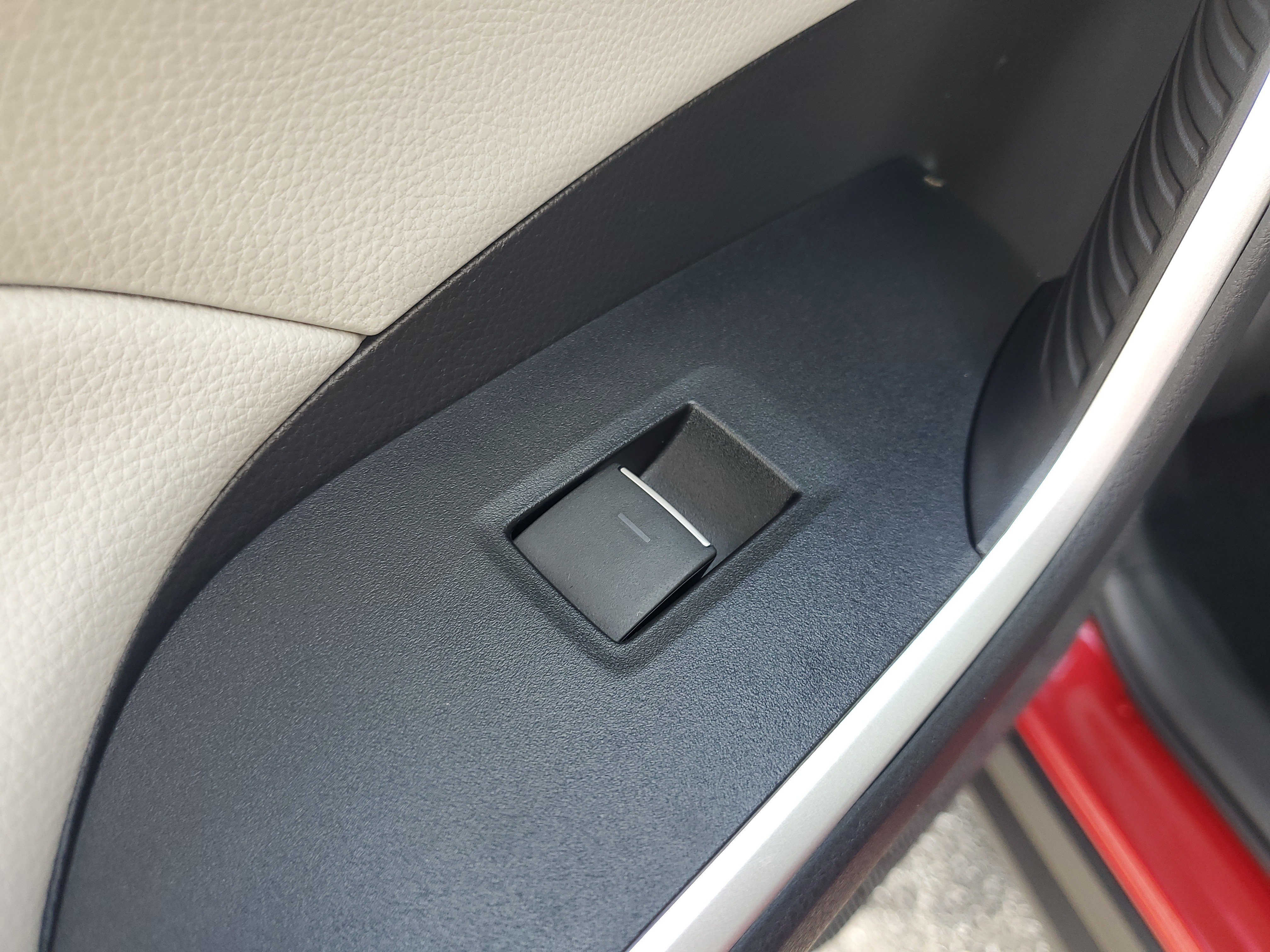 Used 2025 Toyota RAV4 XLE w/ Convenience Package FWD image 16