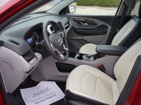 Used 2022 GMC Terrain SLE w/ Driver Convenience Package image 10