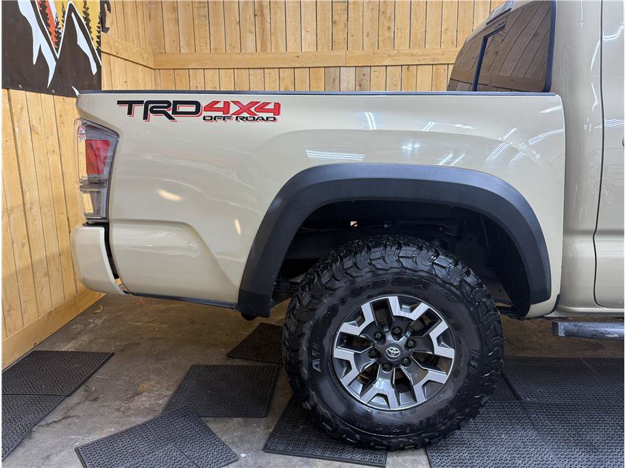 Used 2020 Toyota Tacoma TRD Off-Road w/ Technology Package AWD/4WD image 6