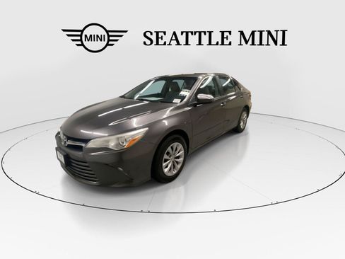 Used 2016 Toyota Camry LE FWD image 5