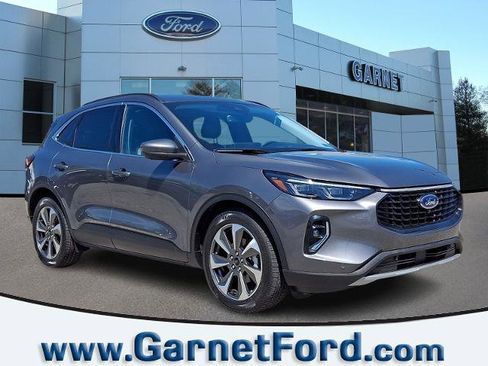 Certified 2023 Ford Escape Platinum w/ Class II Trailer Tow Package FWD image 1