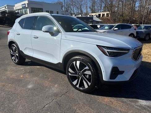 Certified 2025 Volvo XC40 B5 Ultra w/ Protection Package image 9