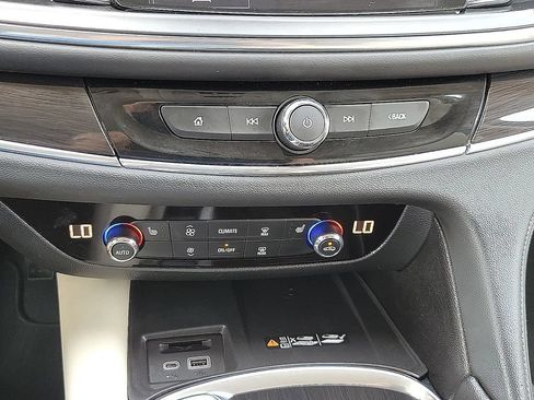 Used 2023 Buick Enclave Essence w/ Experience Buick Package FWD image 16