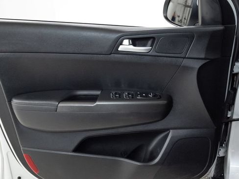 Used 2020 Kia Sportage LX FWD image 9