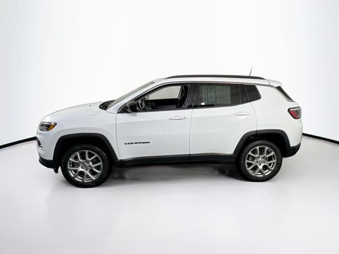 Used 2022 Jeep Compass Latitude AWD/4WD image 8