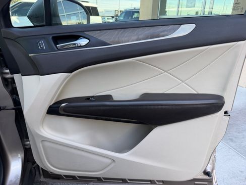 Used 2019 Lincoln MKC Reserve FWD image 16