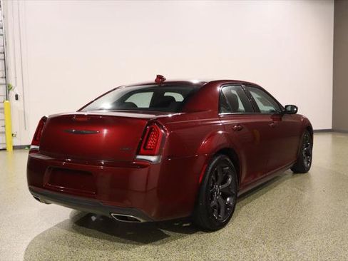 Used 2022 Chrysler 300 Touring w/ Sport Appearance Package RWD image 10