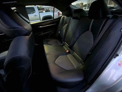 Used 2018 Toyota Camry SE image 21