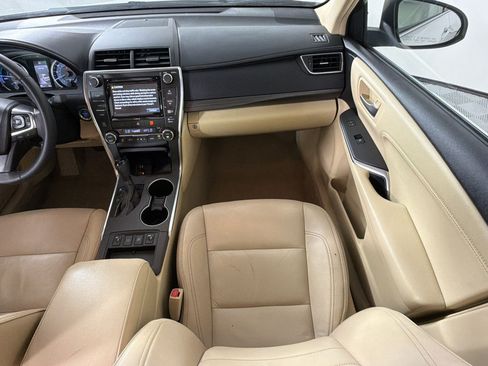 Used 2017 Toyota Camry XLE w/ Moonroof Package FWD image 30