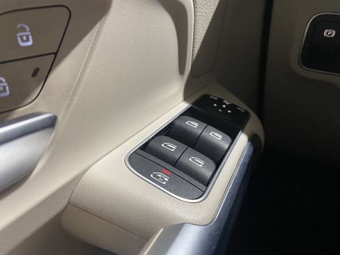 Used 2022 Mercedes-Benz GLB 250 image 9