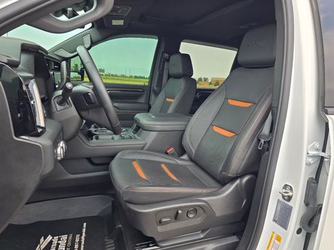 Used 2024 GMC Sierra 2500 AT4 w/ AT4 Premium Plus Package AWD/4WD image 12