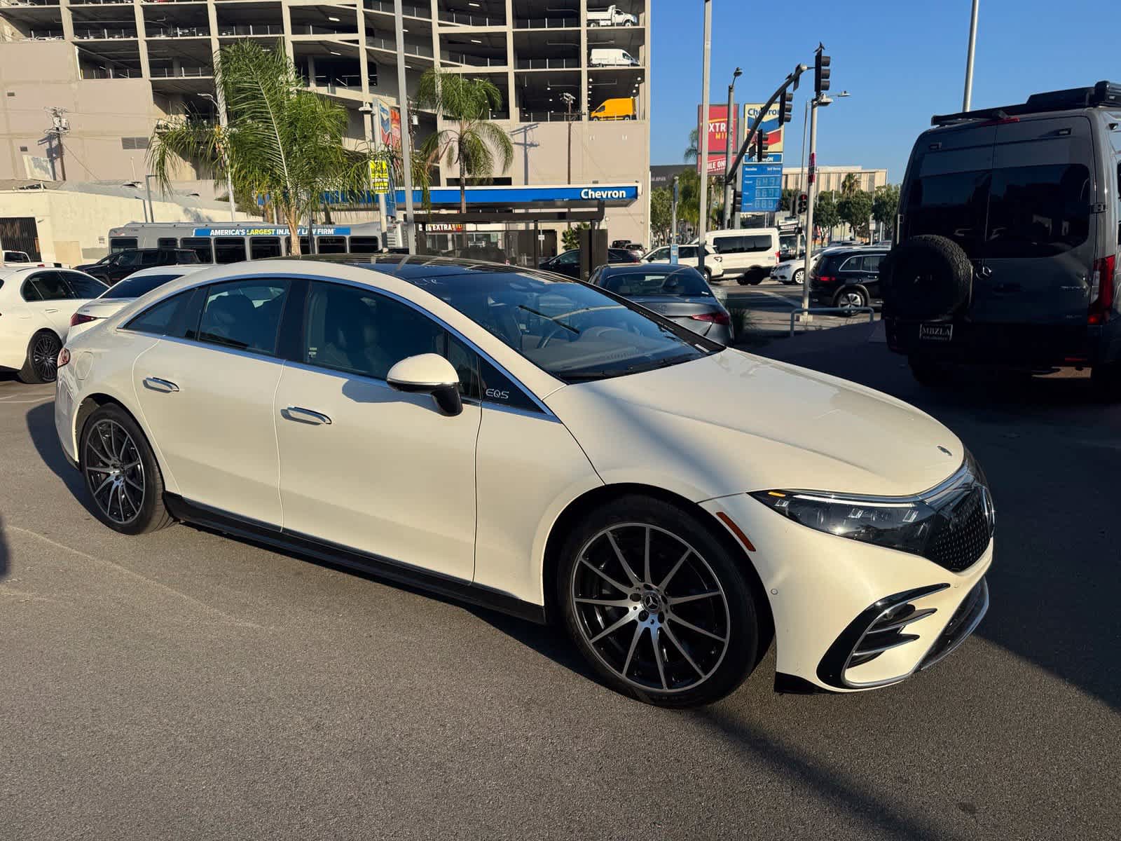 Used 2023 Mercedes-Benz EQS 580 4MATIC Sedan image 3