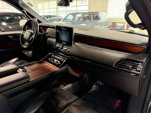 Used 2019 Lincoln Navigator Reserve AWD/4WD image 13