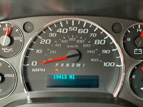 Used 2024 GMC Savana 2500 w/ Driver Convenience Package image 13