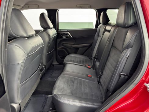 Used 2022 Mitsubishi Outlander SE image 37