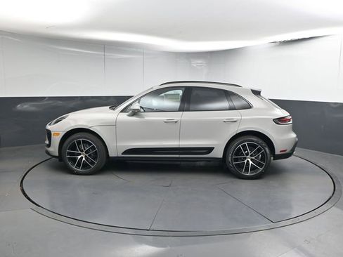 New 2026 Porsche Macan image 2