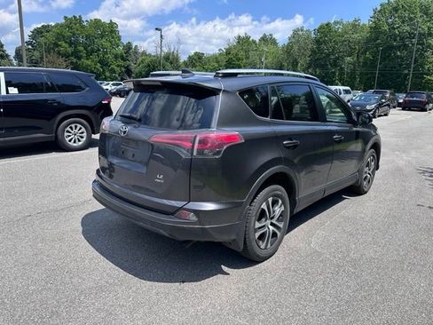 Used 2018 Toyota RAV4 LE AWD/4WD image 3
