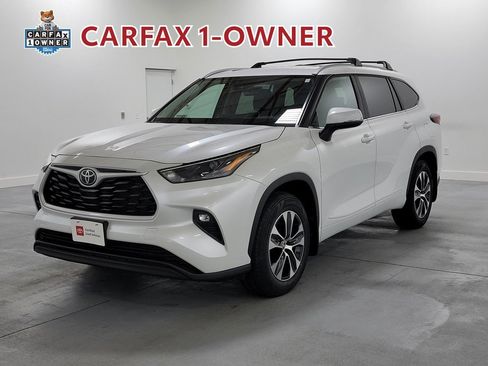 Certified 2025 Toyota Highlander XLE image 4