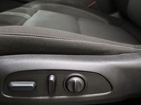 Used 2023 Chevrolet Blazer LT image 18