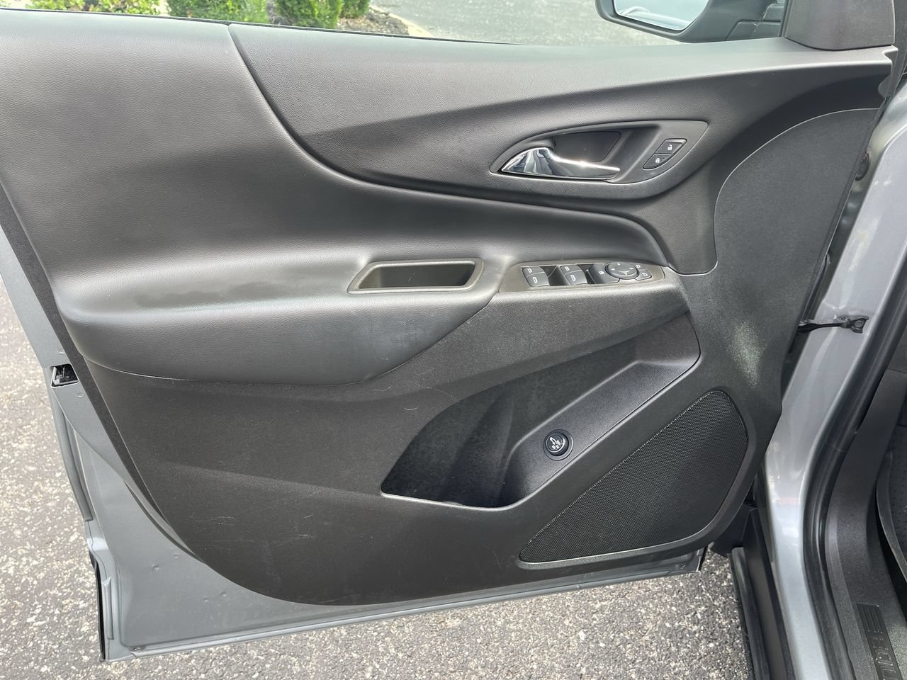 Used 2024 Chevrolet Equinox LT w/ LPO, Floor Liner Package FWD image 21