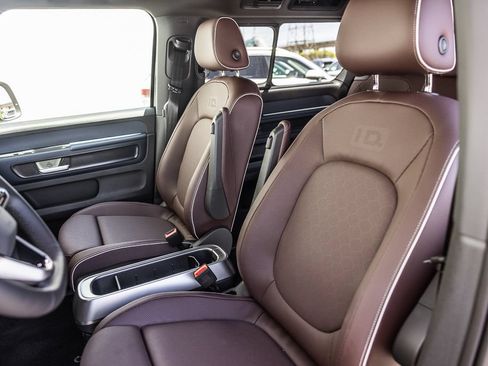 New 2025 Volkswagen ID. Buzz Pro S Plus AWD/4WD image 9