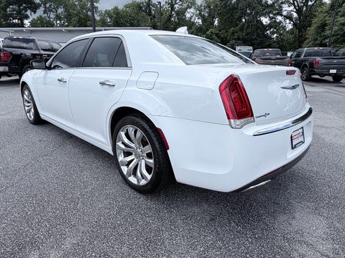 Used 2020 Chrysler 300 Limited RWD image 7