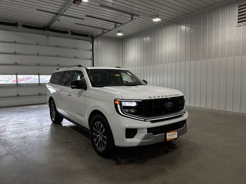 Used 2025 Ford Expedition Max Platinum AWD/4WD image 2
