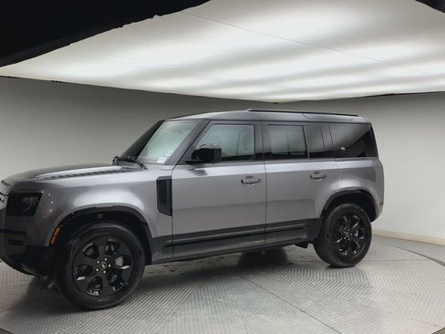 Used 2022 Land Rover Defender 110 X-Dynamic SE image 6