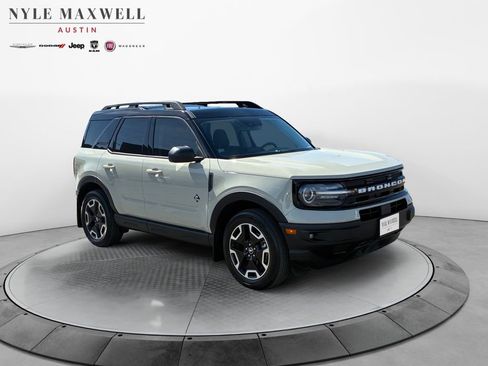 Used 2024 Ford Bronco Sport Outer Banks w/ Tech Package image 2