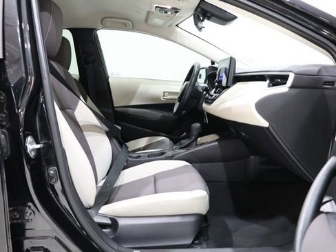 Used 2025 Toyota Corolla LE FWD image 34