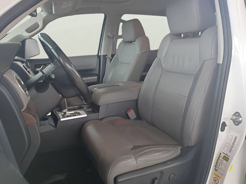 Used 2019 Toyota Tundra Limited w/ Limited Premium Package AWD/4WD image 31