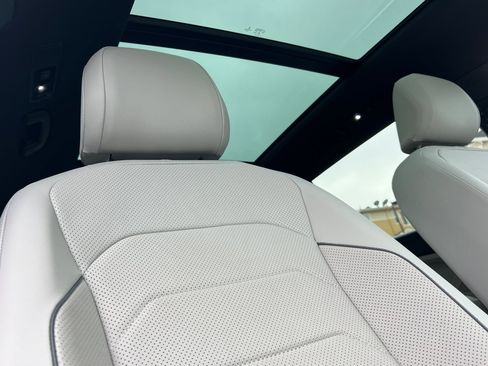 Used 2022 Volkswagen Tiguan SEL R-Line image 17