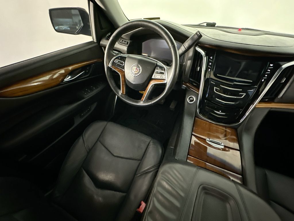 Used 2015 Cadillac Escalade Luxury AWD/4WD image 9