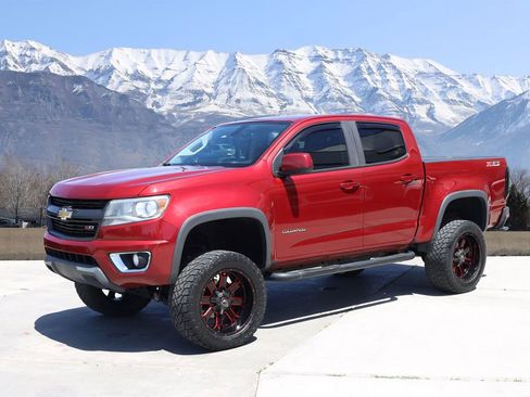 Used 2019 Chevrolet Colorado Z71 AWD/4WD image 2