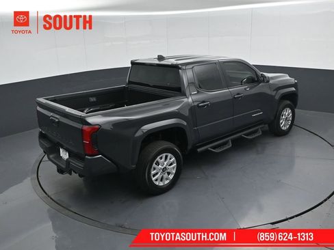 Used 2025 Toyota Tacoma SR5 AWD/4WD image 42