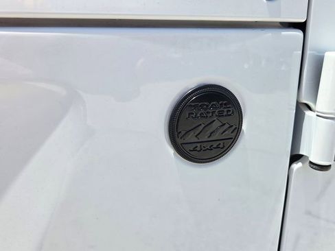 Used 2021 Jeep Gladiator Sport AWD/4WD image 14